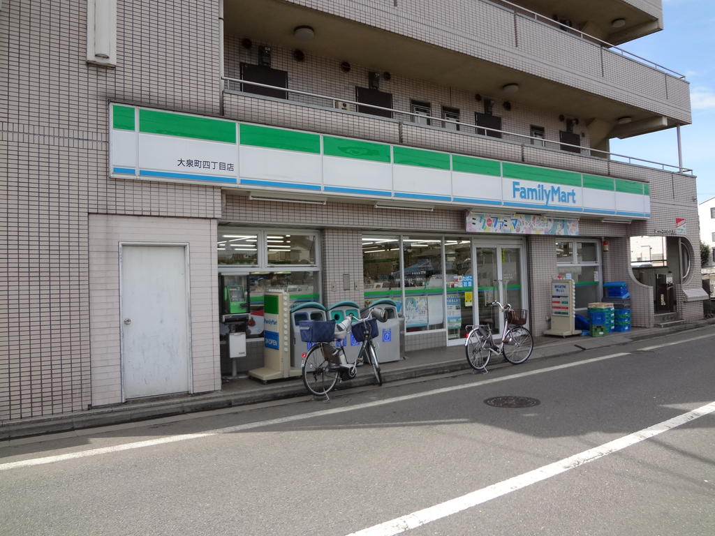 Convenience store. 90m to Family Mart (convenience store)