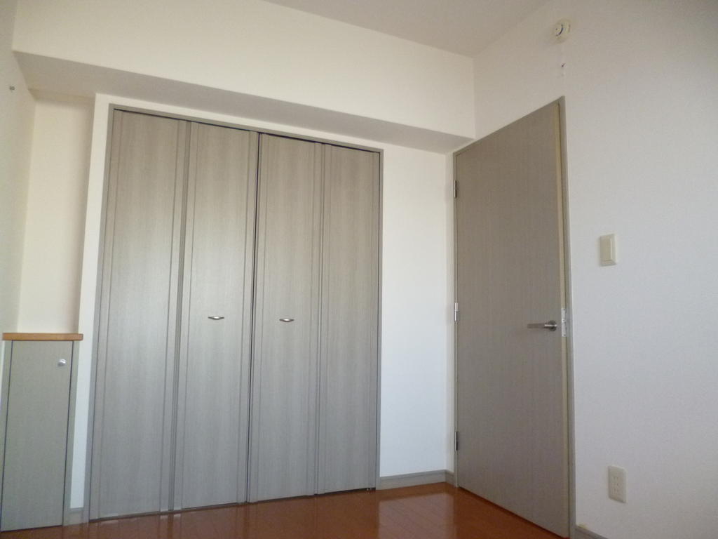 Receipt. Western style room, Storage is plenty.