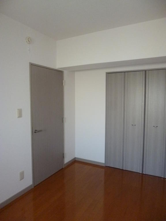 Other room space. Bright Western-style. With storage.