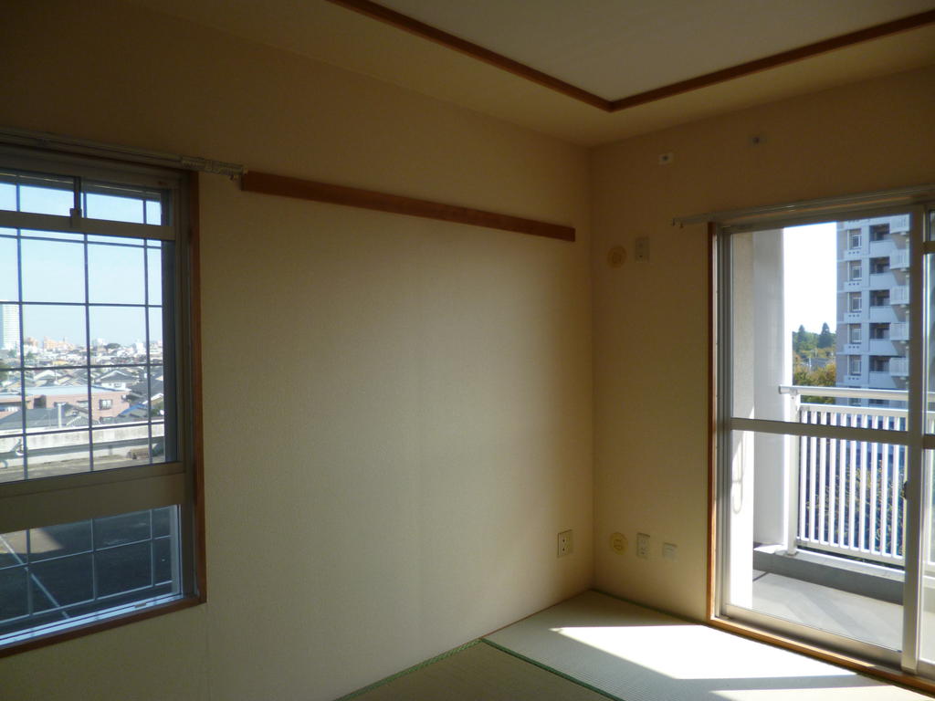 Other room space. Relaxing Japanese-style room, There is also of course closet storage!