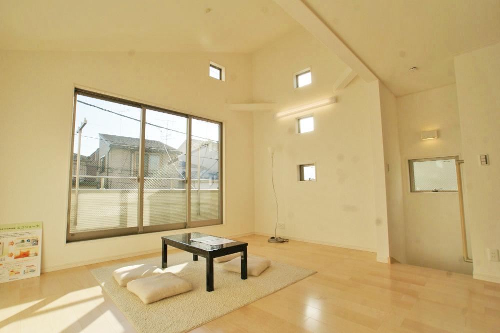 Same specifications photos (living). It will be the construction example of living. It is with floor heating to warm the feet. 