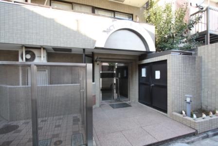 Local appearance photo. Local (12 May 2013) Shooting