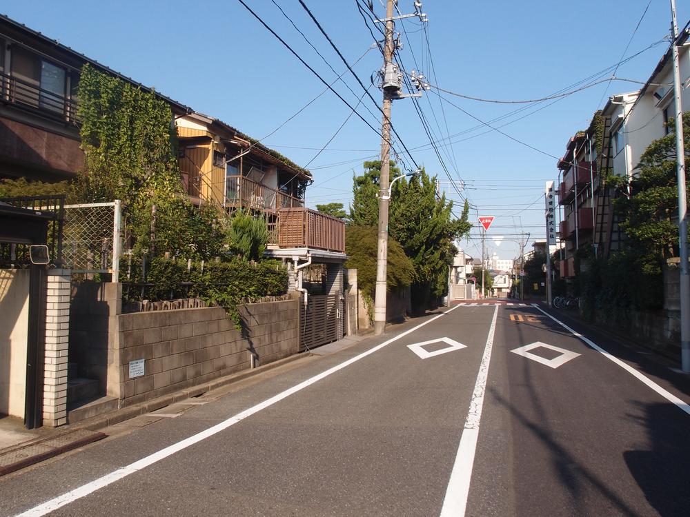 Local photos, including front road. South front road (October 2013) Shooting