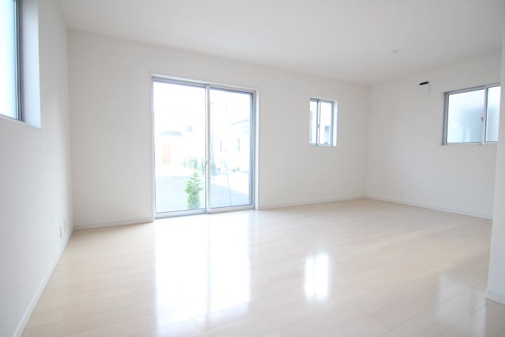 Same specifications photos (living). Toei housing construction