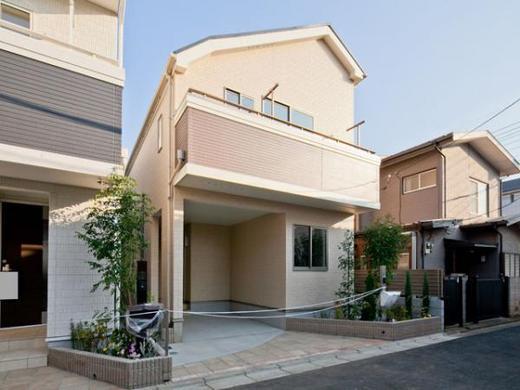 Local appearance photo. Local (12 May 2013) Shooting