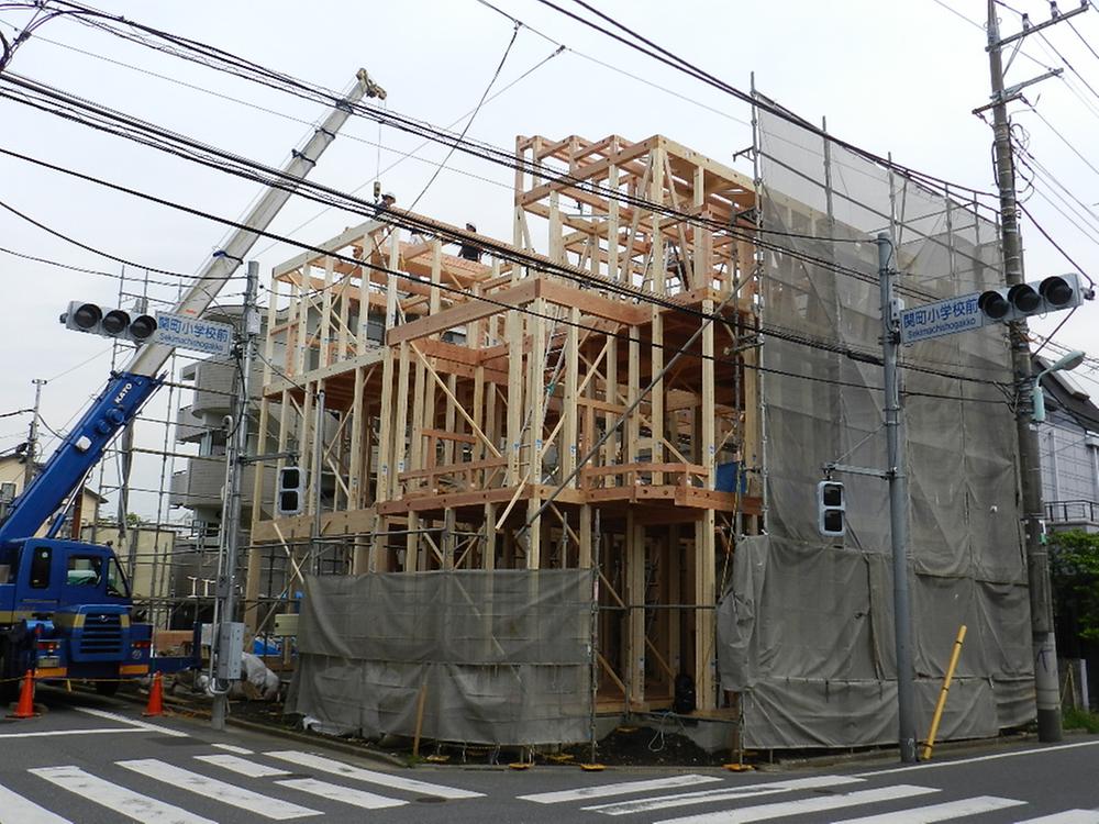 Construction ・ Construction method ・ specification. In the life housing attaching the load-bearing surface material to the framing method to put out the strength in braces, We will continue to stronger home. 