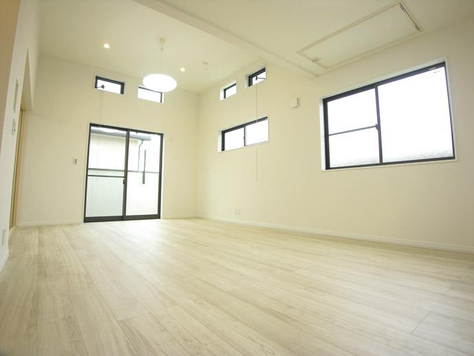 Living. - Gather the family LDK is clear some space of 18.6 quires -