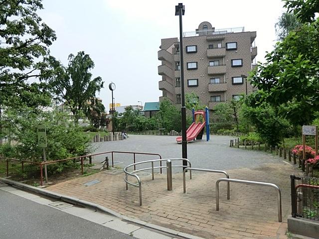 park. 371m to Kasuga Nakayoshi Park