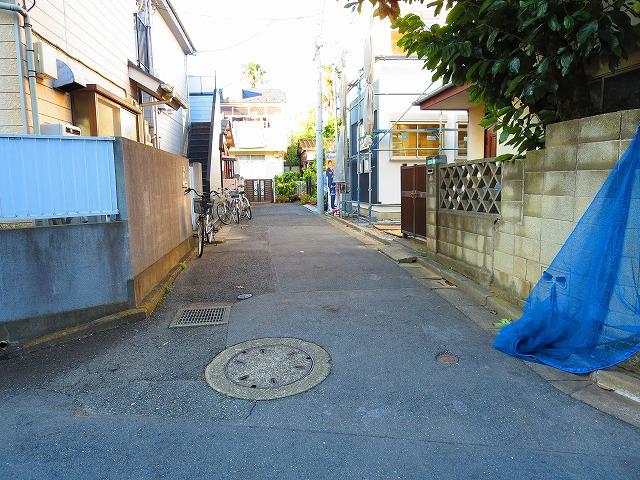 Local photos, including front road. Local shooting