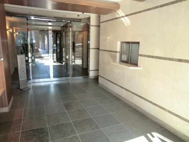 Entrance. Common areas