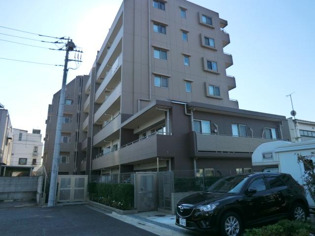 Local appearance photo. Local (11 May 2013) Shooting