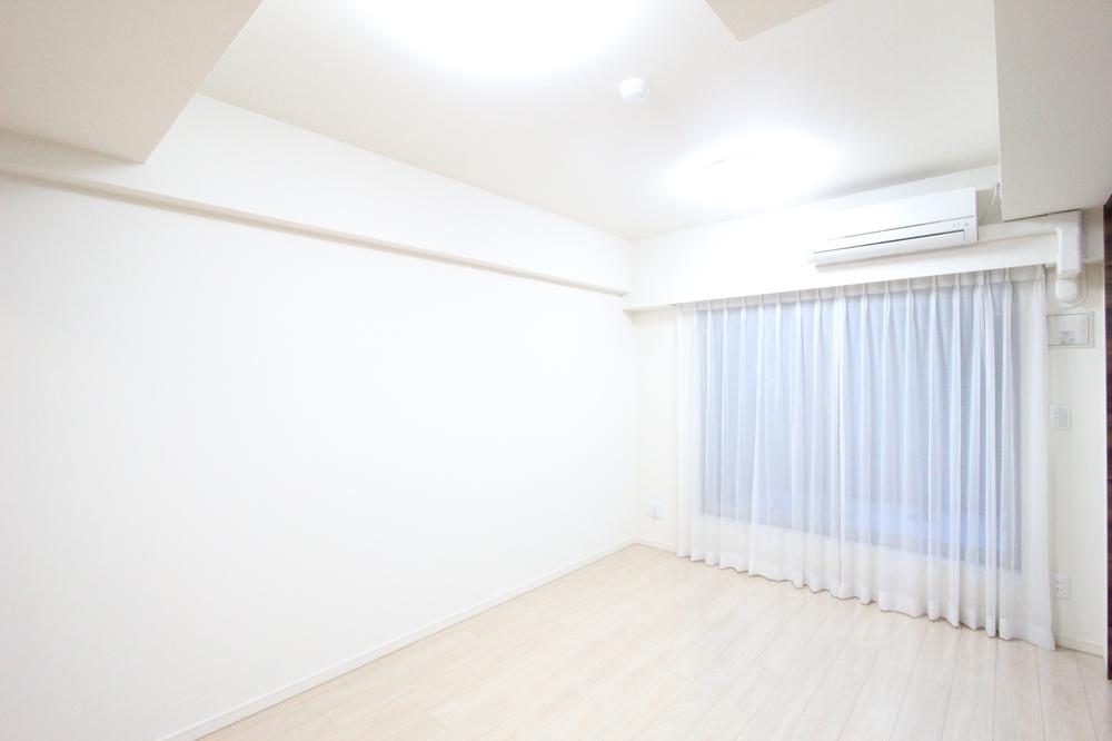 Living. Wide ~ To have the living room Floor heating installation