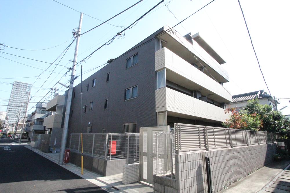 Local appearance photo. To lush Metropolitan Shakujii Park