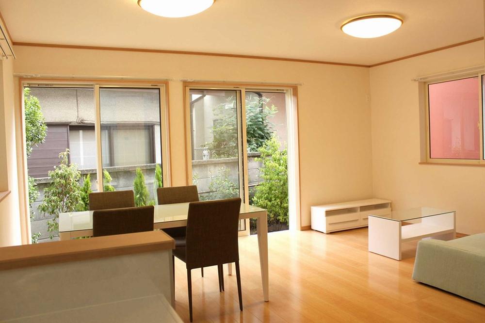 Living. Indoor (July 2013) Shooting Bright living room facing the south side of the garden. 