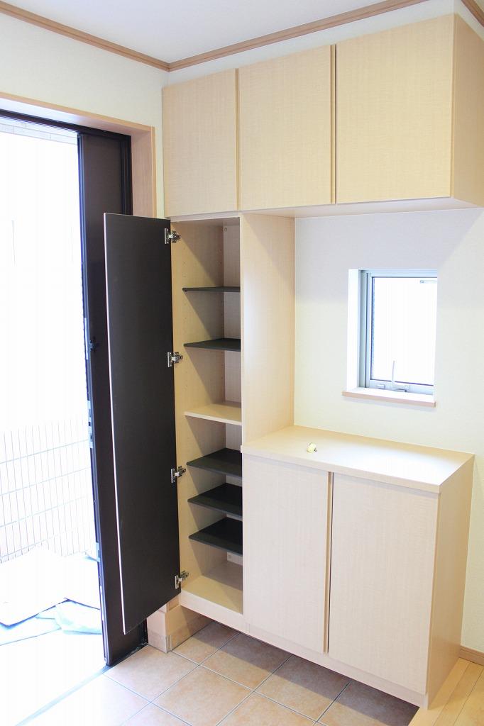 Entrance. Local (July 2013) Shooting