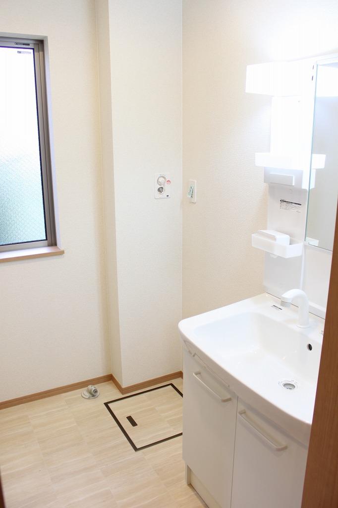 Wash basin, toilet. Indoor (July 2013) Shooting