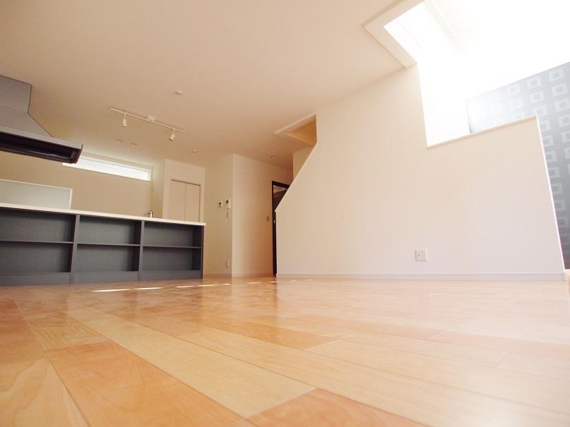 Living. - Study corner there is a feeling of opening has become a blow -