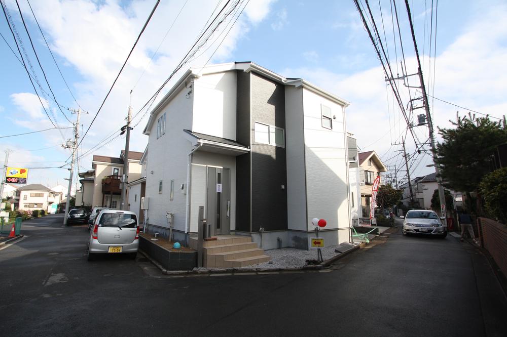 Local appearance photo. Local (12 May 2013) Shooting