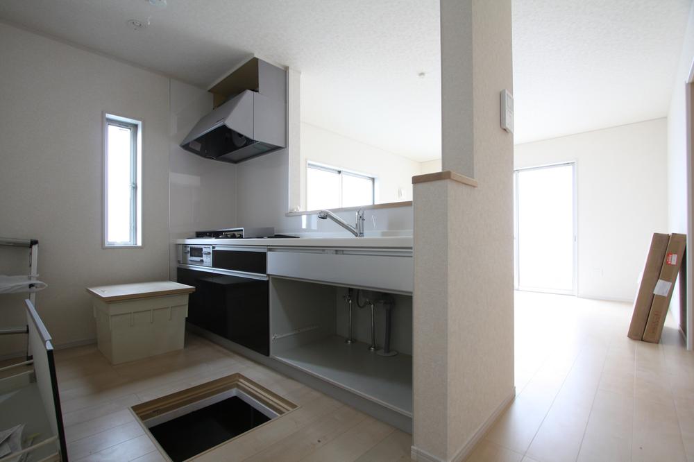 Kitchen. Indoor (12 May 2013) Shooting