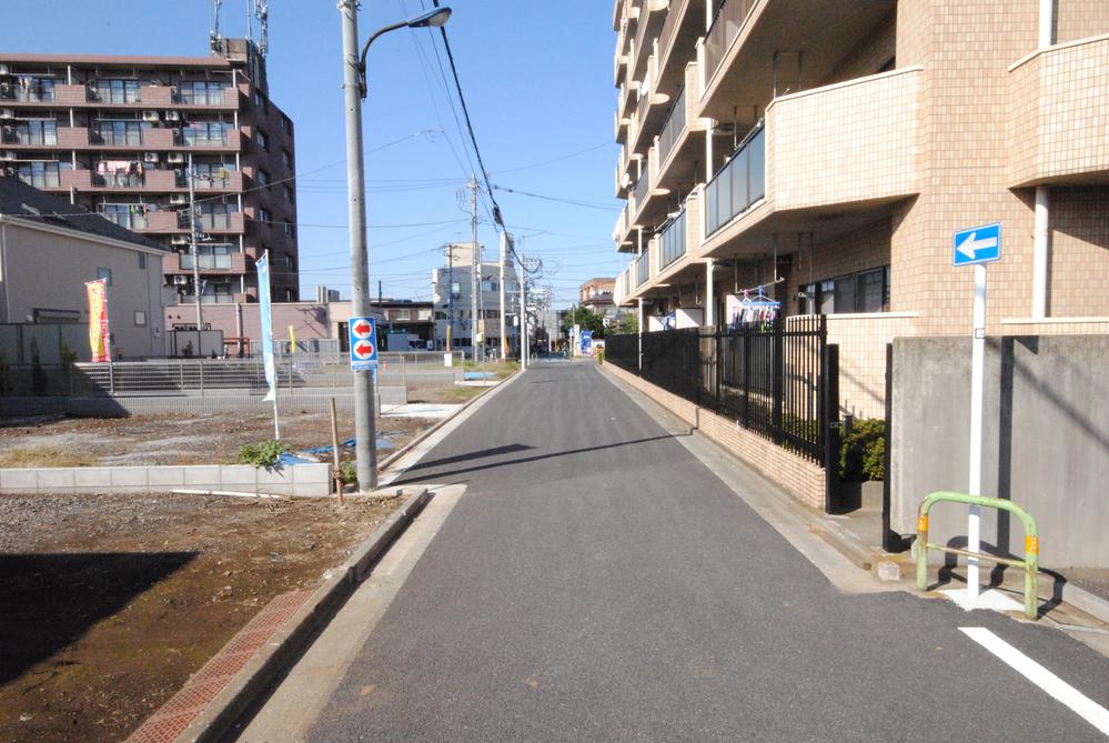 Local photos, including front road. Local (11 May 2012) shooting