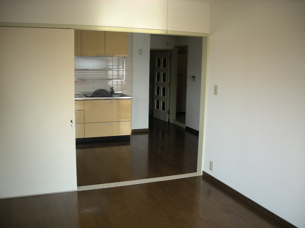 Living and room. Balcony side 6 Pledge of Western-style