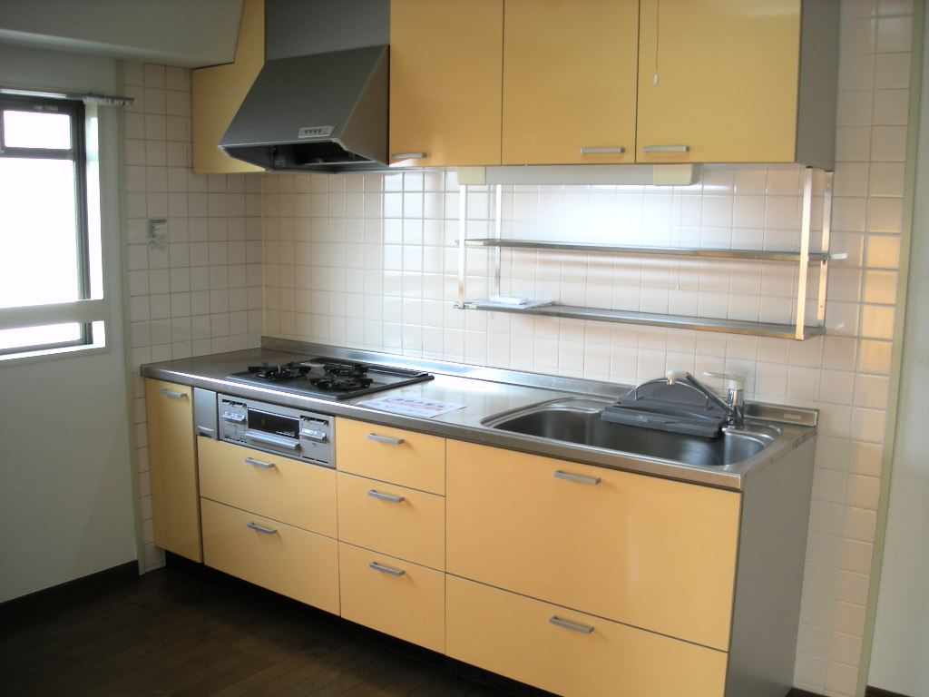 Kitchen. 3-neck gas system Kitchen