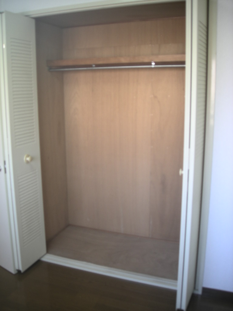 Receipt. Housed in Western-style 5 Pledge