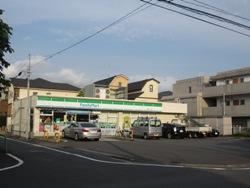 Convenience store. Nearby is 80m FamilyMart to FamilyMart, Convenient