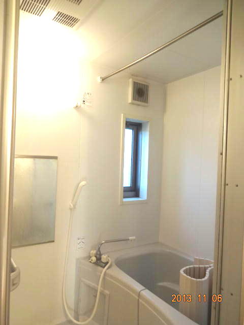 Bath. Bathroom Dryer ・ Add hot water 焚給 formula.