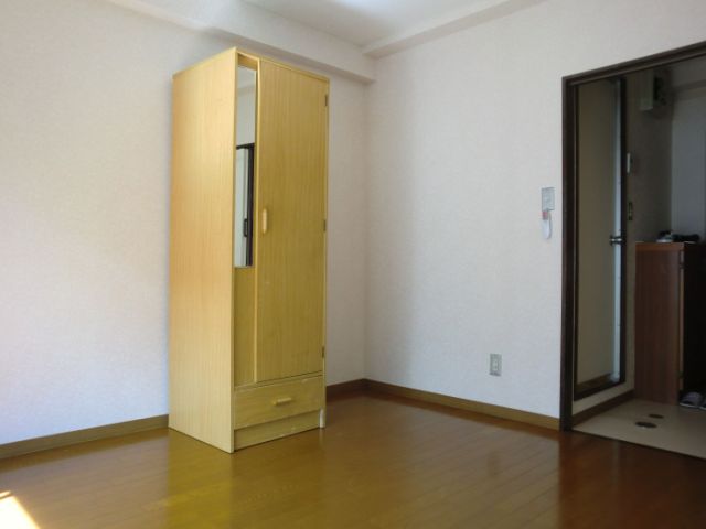 Living and room. Since the flooring a dent hardly luck ☆