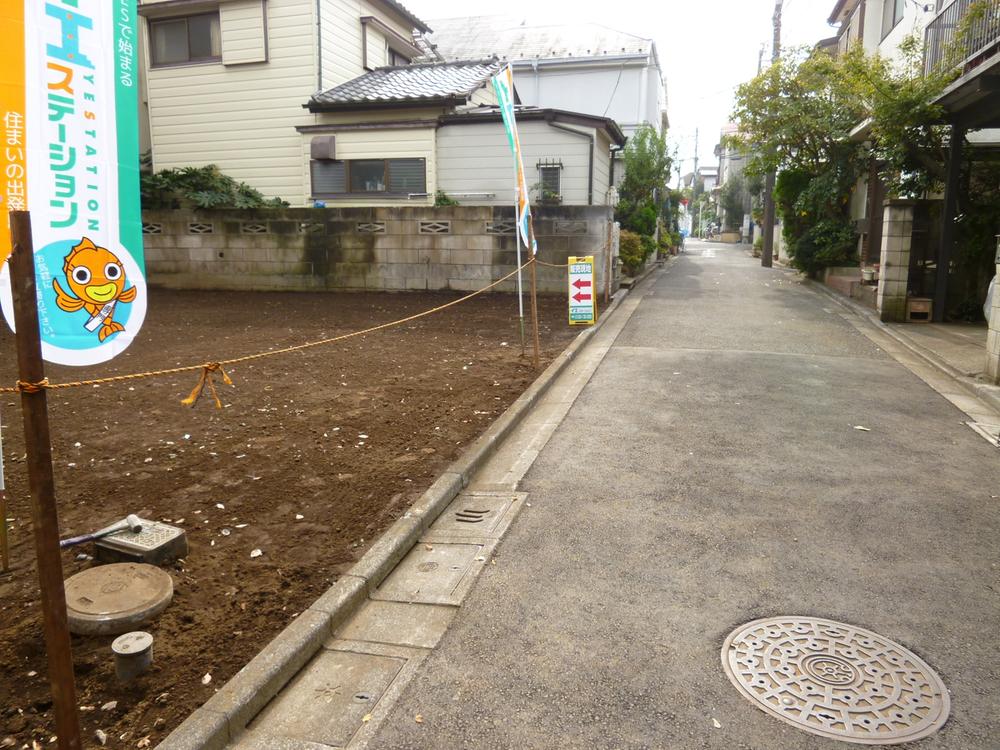 Local photos, including front road. Local (11 May 2013) Shooting