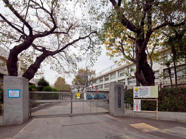 Junior high school. 280m to Nerima Nerima Junior High School 2011 / 11 / 18 shooting 