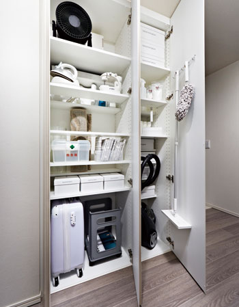 Receipt.  [Arrange shelf] It can be arranged freely according to the shape and use frequency of mono, Is a waste less easy-to-use Maeru compartment.