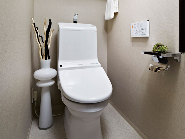 Other.  [Washlet-integrated water-saving toilet] Double water flow quickly bowl surface, Wash all over in the "tornado wash", Persistent dirt all round you rinse. Also easy to clean dirt with less. Water-saving type of large cleaning, Comfortable toilet with a power-saving mode. (More than the published photograph of the model room F type)