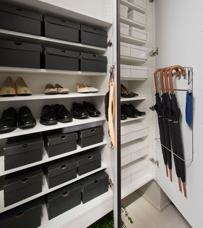 Receipt.  [Multi-entry cloak] To beautify the "face" of the dwelling, "plenty, Neat, Freely "it is the front door storage that was newly developed on the theme of.