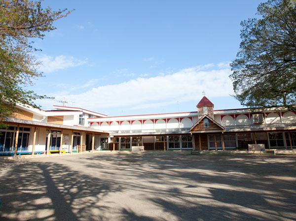 Surrounding environment. Fuji kindergarten (walk 11 minutes ・ 820m)