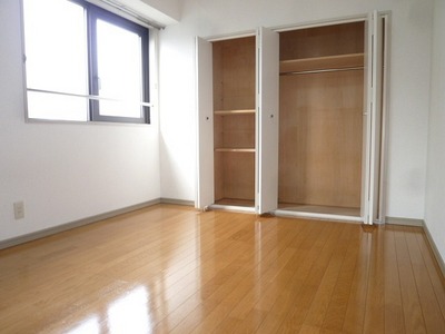 Living and room. Western-style 7 Pledge (reference photograph of another in Room)