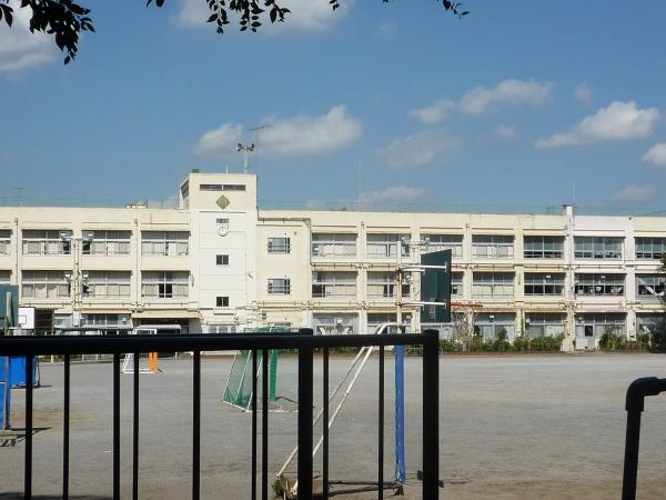 Primary school. Tagara to elementary school 110m