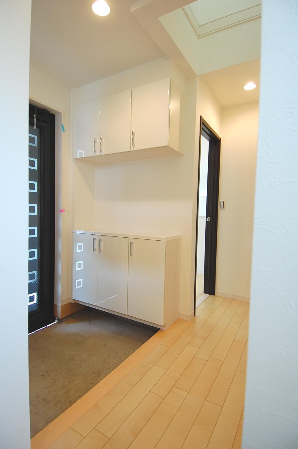 Entrance. Entrance (5 Building)