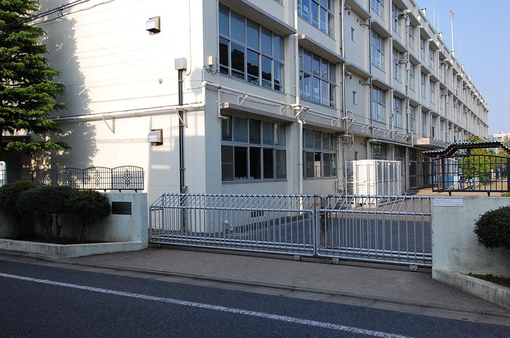 Primary school. 370m to Nerima elementary school