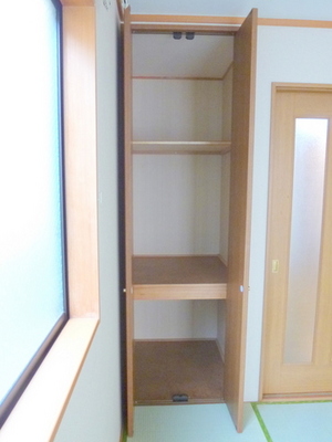 Receipt. Is a Japanese-style room of storage