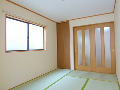 Living and room. Southeast Corner Room 2 sided lighting