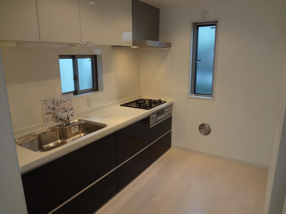 Same specifications photo (kitchen). Seller construction cases _ Kitchen