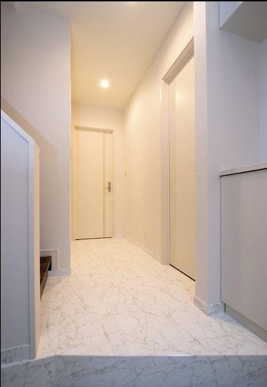 Entrance. Seller construction cases