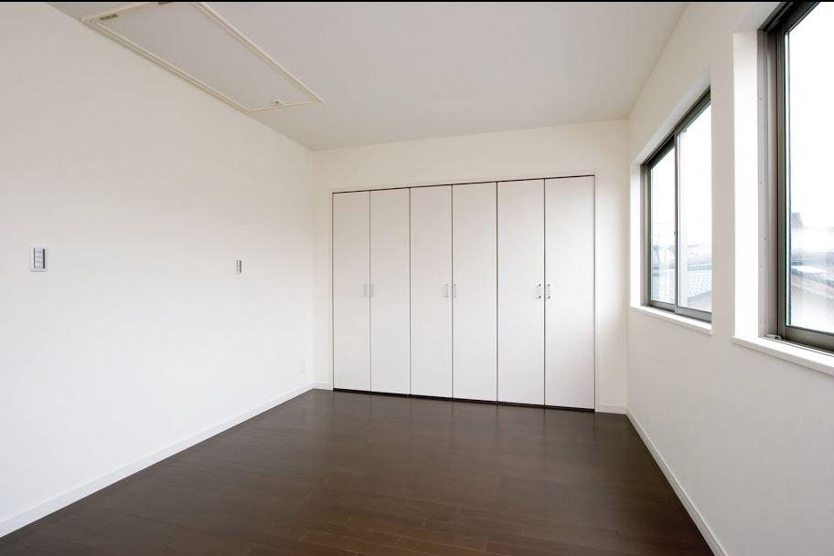 Non-living room. Seller construction cases