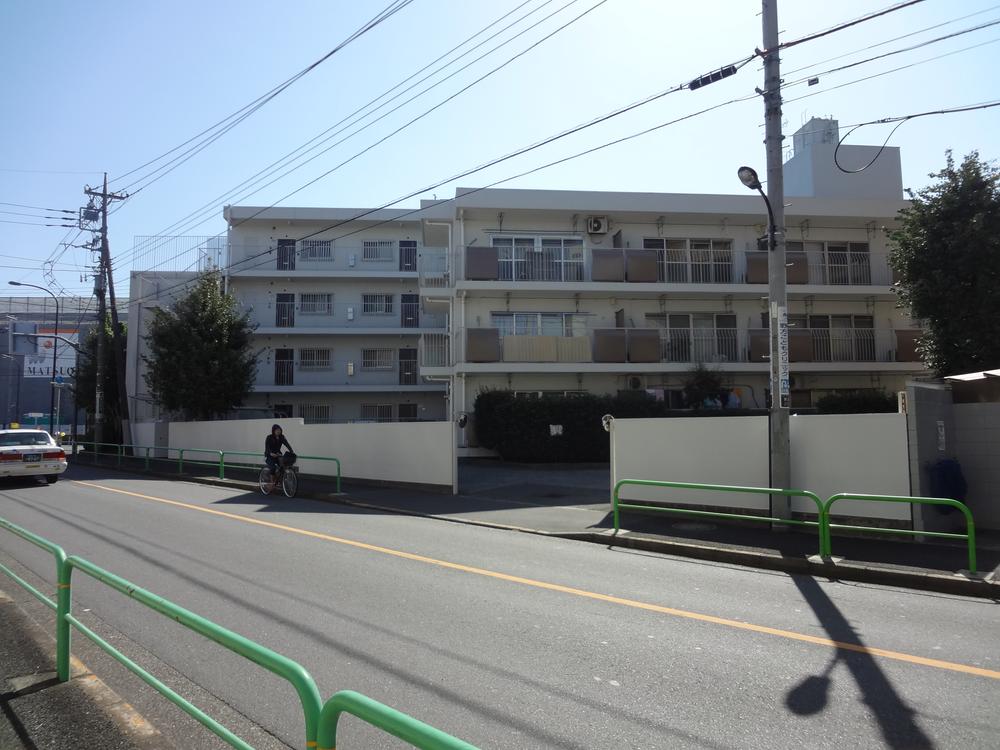 Local appearance photo. Local (10 May 2013) Shooting