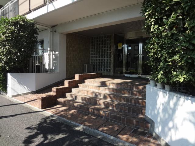 Entrance. Common areas