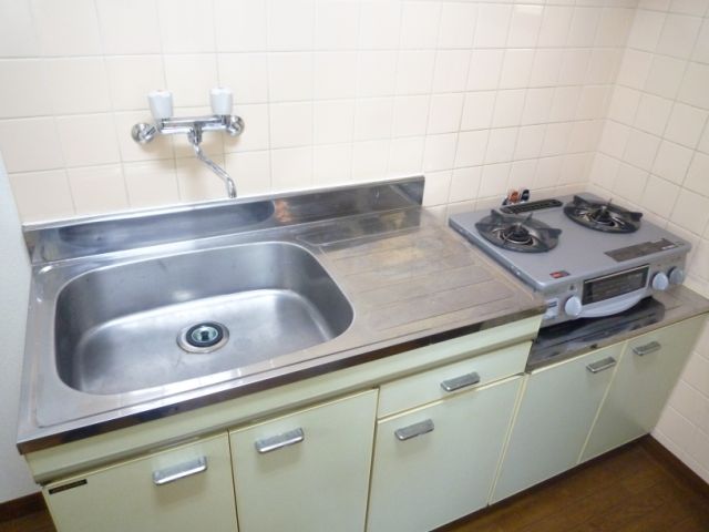 Kitchen. Two-burner gas stove installation Allowed wide kitchen.