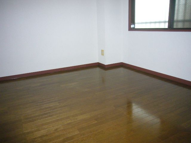 Living and room. Perfect for the bedroom.