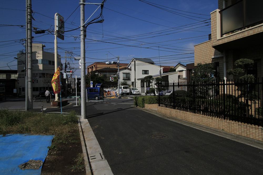 Local photos, including front road. Local (11 May 2013) Shooting